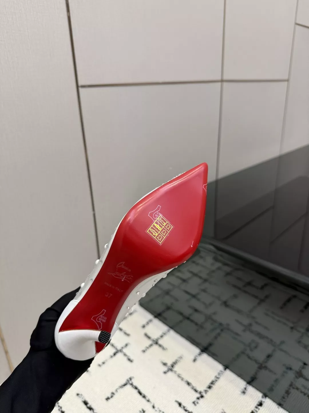 크리스찬루부탱 로즈 장식 메탈 힐 레드솔 펌프스 상세 이미지 9