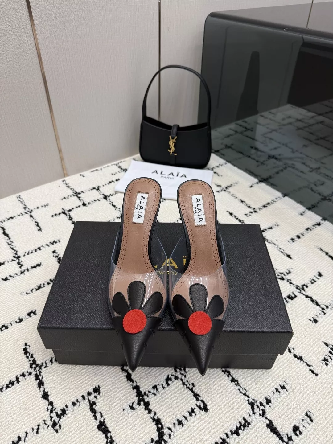 알라이아 하트 장식 PVC 키튼힐 펌프스 뮬 상세 이미지 1