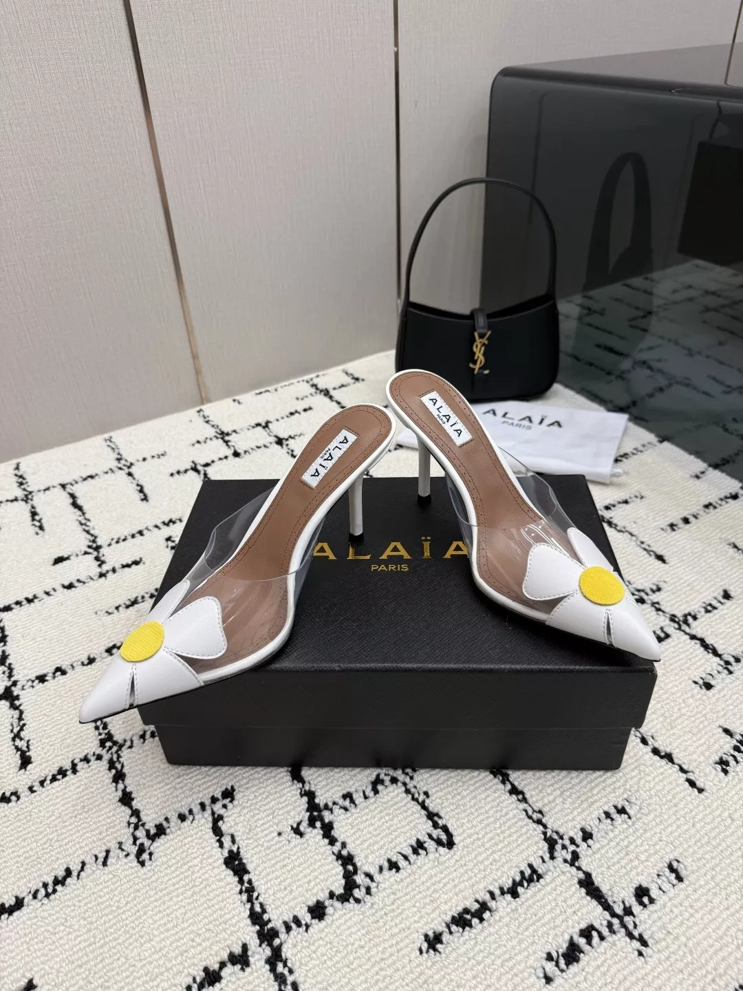 알라이아 하이 러브 하트 장식 PVC 펌프스 뮬 상세 이미지 3