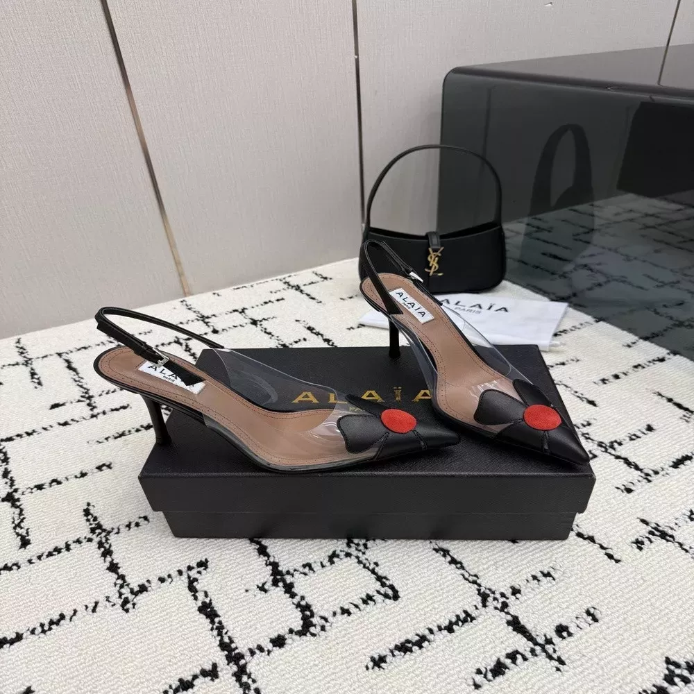 알라이아 하트 장식 PVC 키튼힐 슬링백