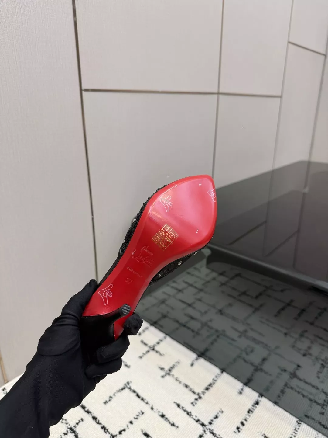 크리스찬루부탱 로즈 아플리케 크리스탈 메쉬 레드솔 토오픈 뮬 상세 이미지 9