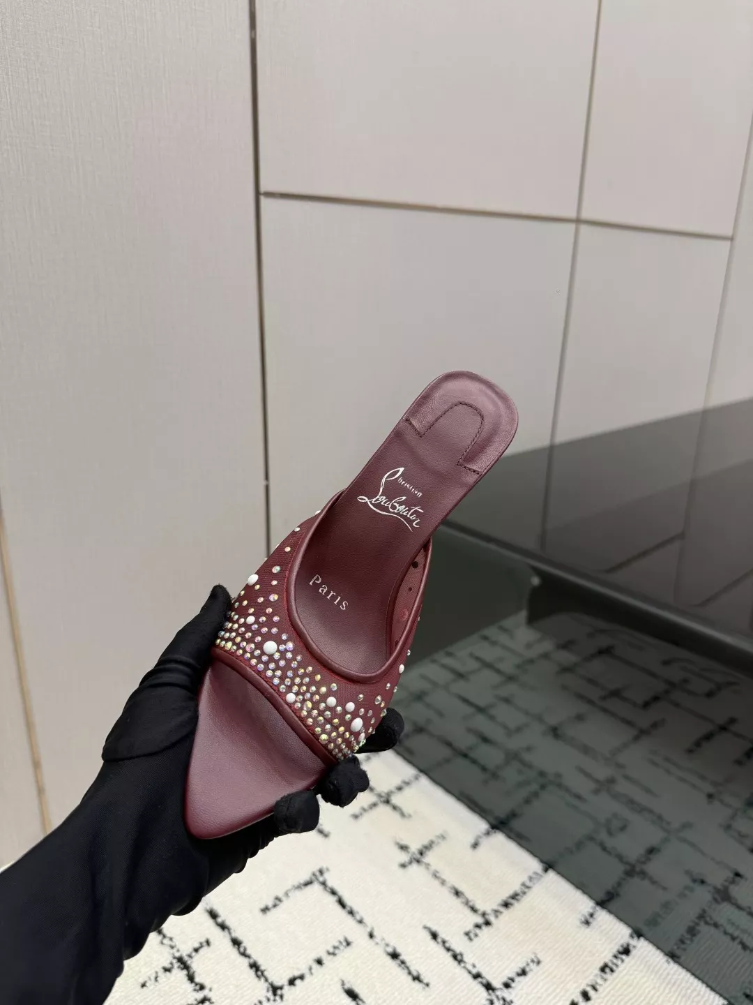 크리스찬루부탱 로즈 장식 레드솔 메탈 토오픈 뮬 상세 이미지 8
