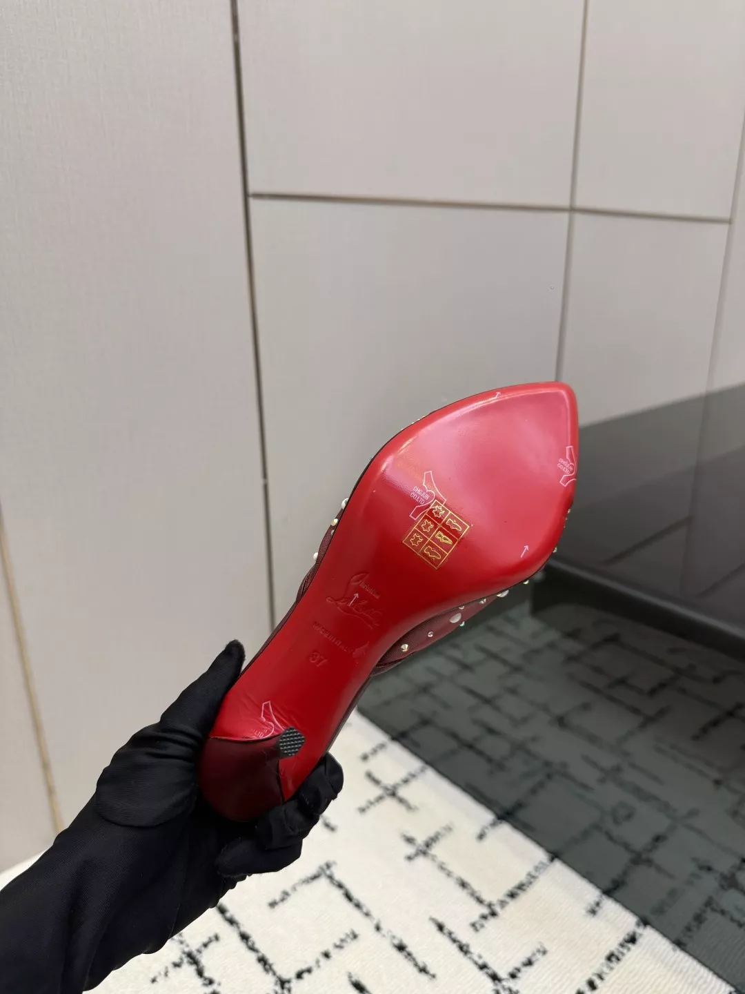크리스찬루부탱 로즈 장식 레드솔 메탈 토오픈 뮬 상세 이미지 9