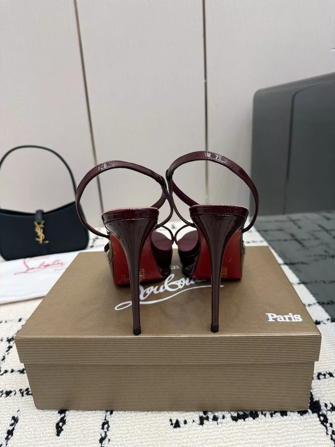 크리스찬루부탱 페이턴트 레더 레드솔 플랫폼 힐 샌들 상세 이미지 6