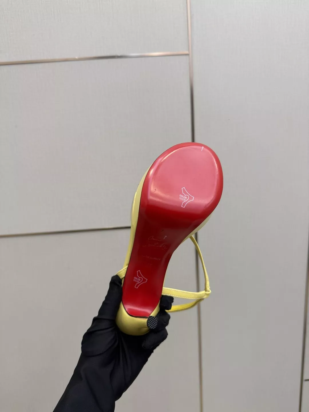 크리스찬루부탱 에나멜 가죽 레드솔 하이힐 힐 샌들 상세 이미지 9