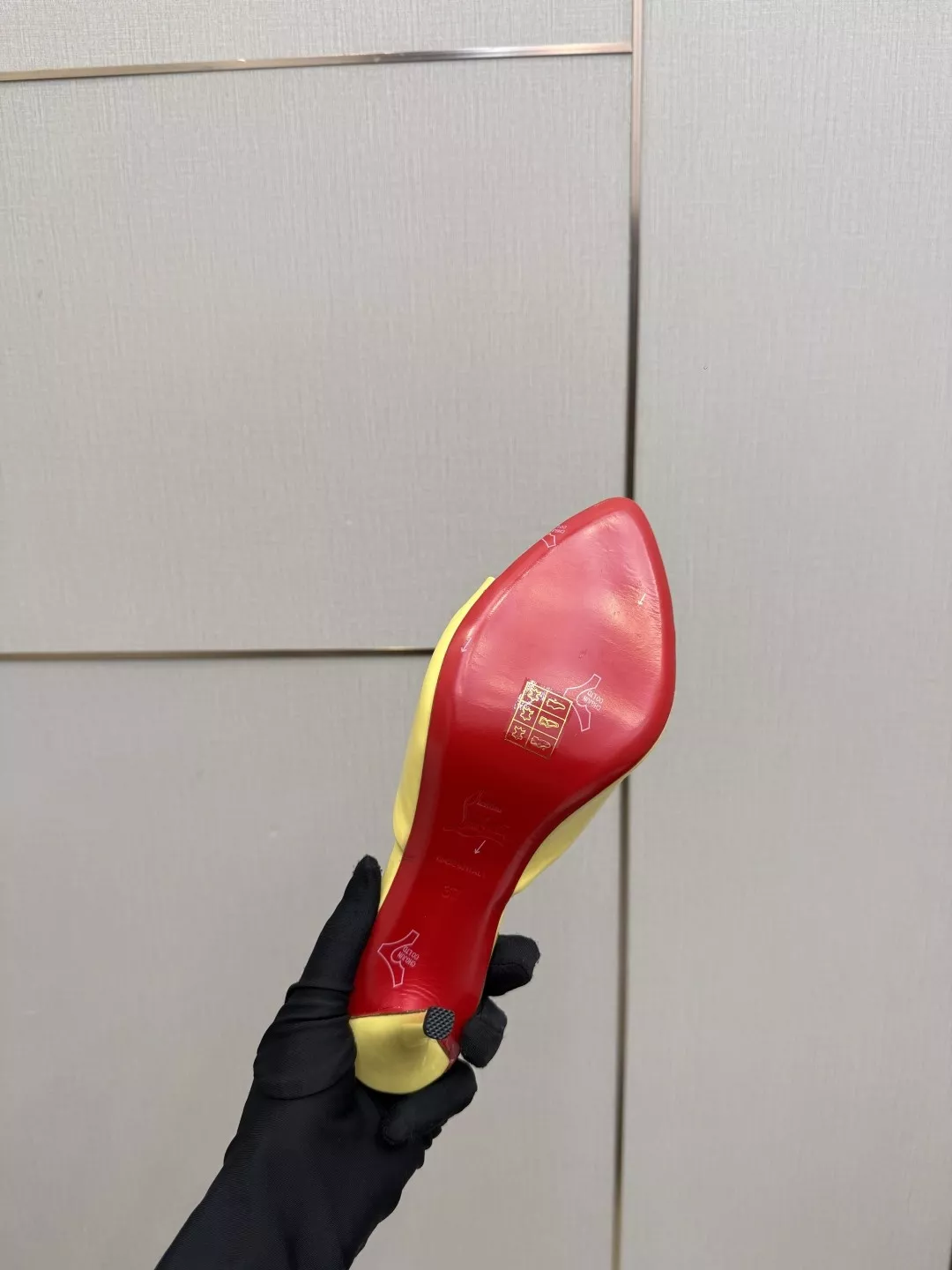 크리스찬루부탱 에나멜 레드솔 큐빅 하이힐 토오픈 뮬 상세 이미지 9
