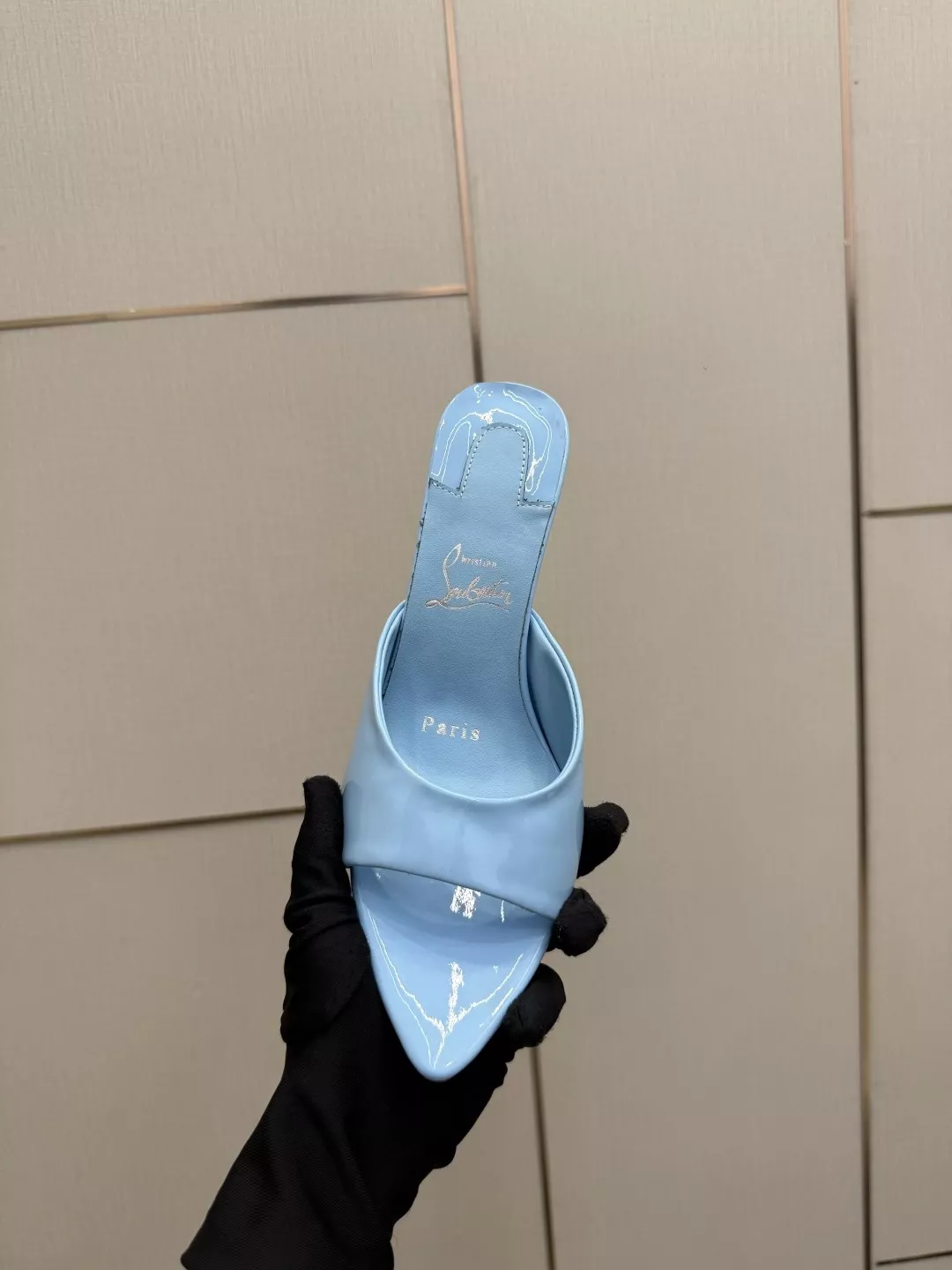 크리스찬루부탱 에나멜 레드솔 스톤 장식 토오픈 뮬 상세 이미지 8