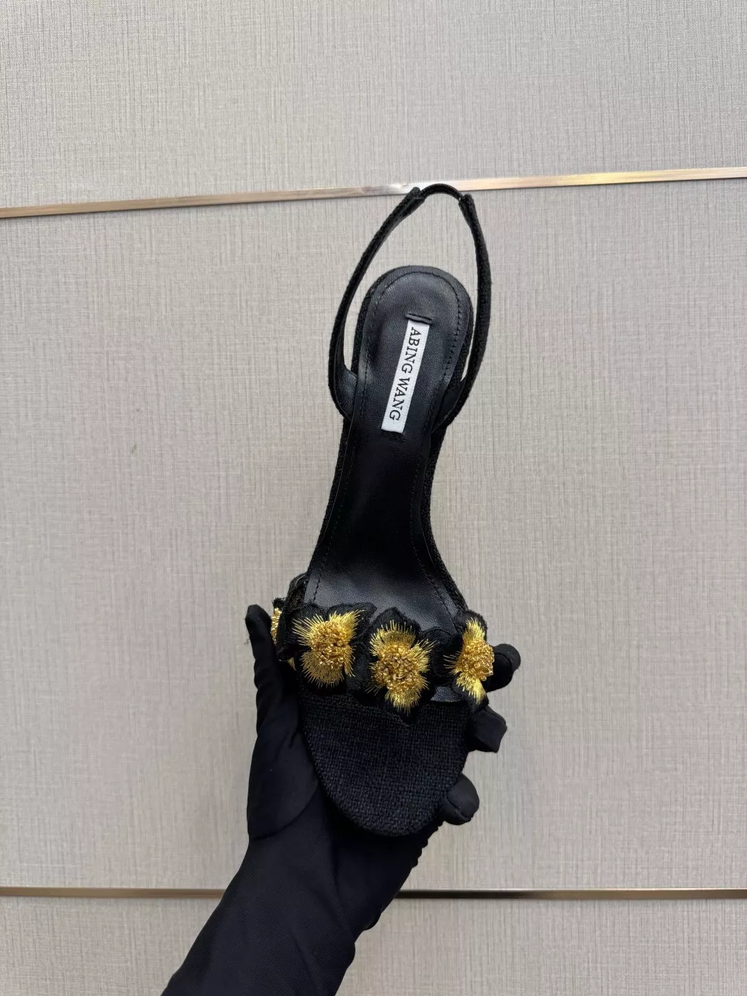 알렉산더왕 딥컷 포인티드 토 마소재 힐 샌들 상세 이미지 8