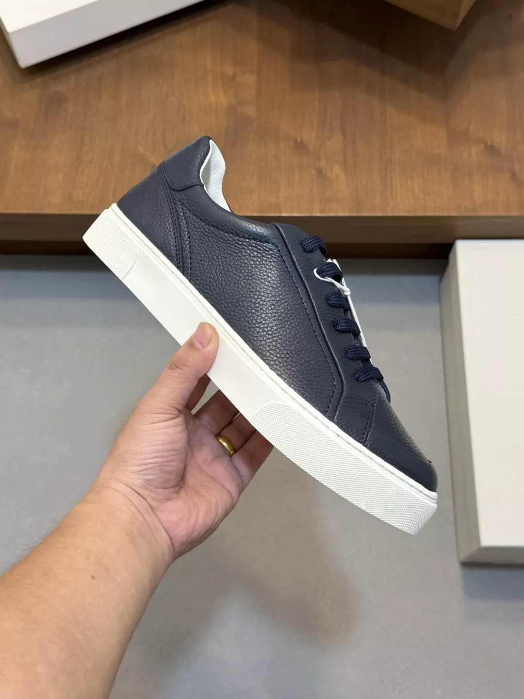 브루넬로쿠치넬리 압착 그레인 카프스킨 로우탑 스니커즈 상세 이미지 4