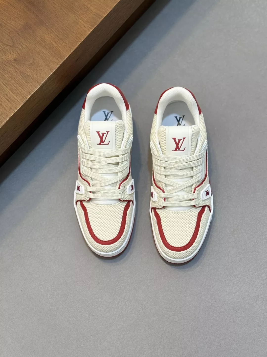 루이비통 빈티지 스웨이드 카우하이드 LV 트레이너 로우탑 운동화 상세 이미지 1