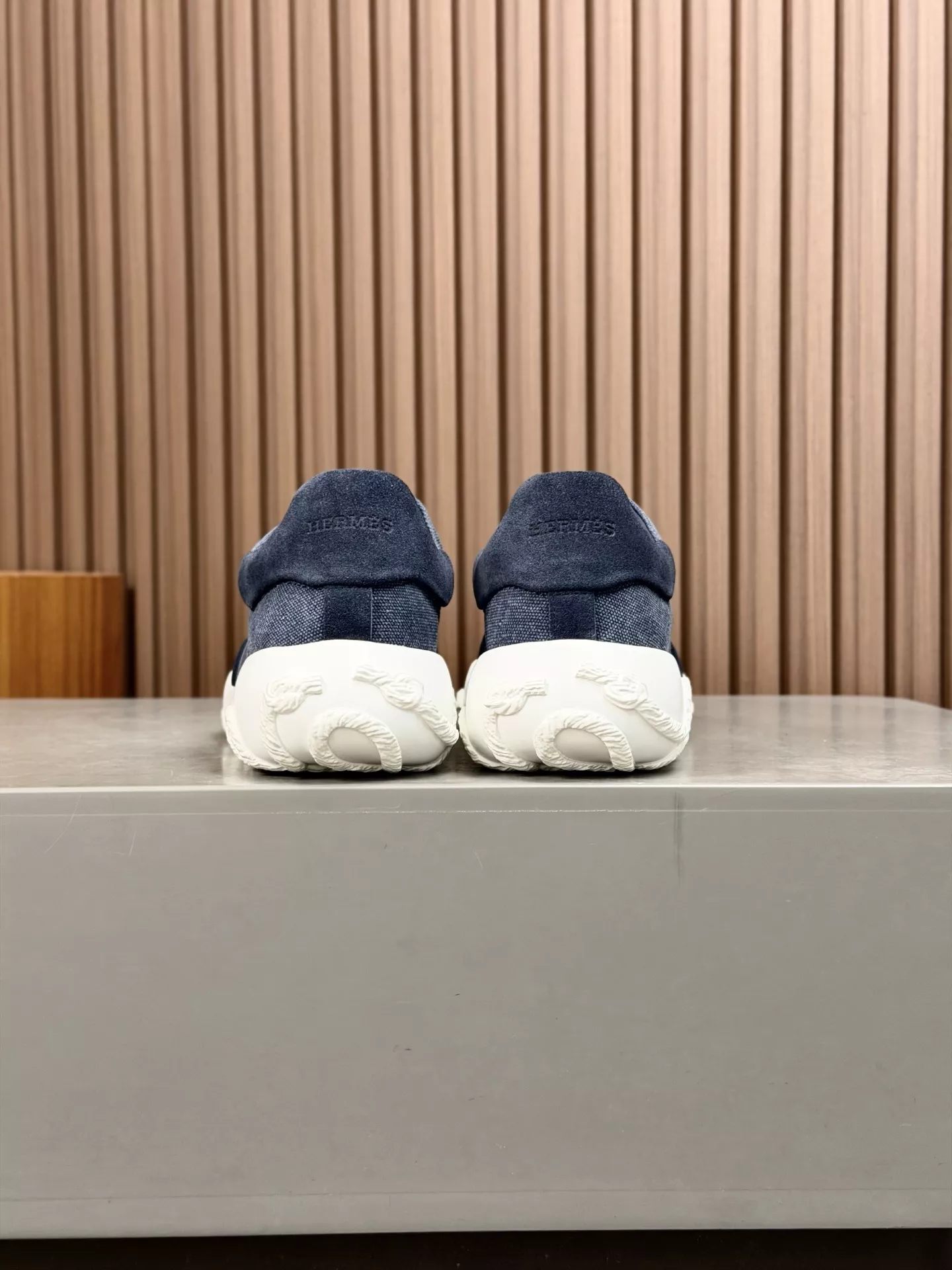 에르메스 반무광 송아지가죽 캔버스 로우탑 운동화 상세 이미지 7