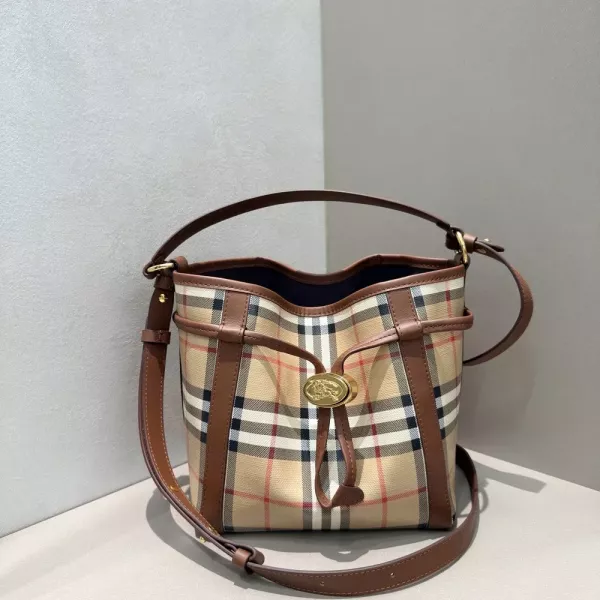 버버리 체크 코팅 캔버스 카프스킨 미니 버킷백