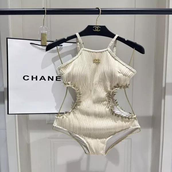 샤넬 컷아웃 디테일 홀터넥 원피스 수영복
