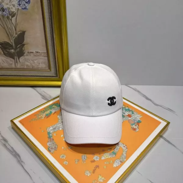 샤넬 코튼 로고 자수 베이스볼 캡