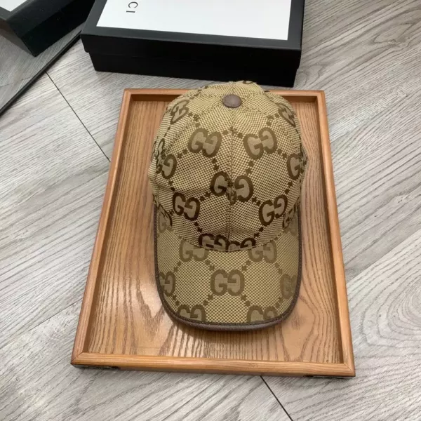 구찌 GG 패턴 옥스퍼드 가죽 스트랩 볼캡