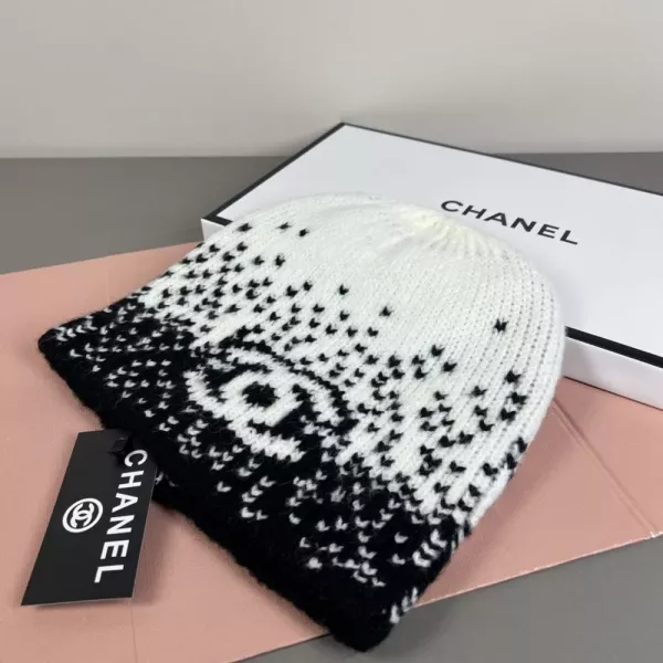 샤넬 그라데이션 로고 니트 비니
