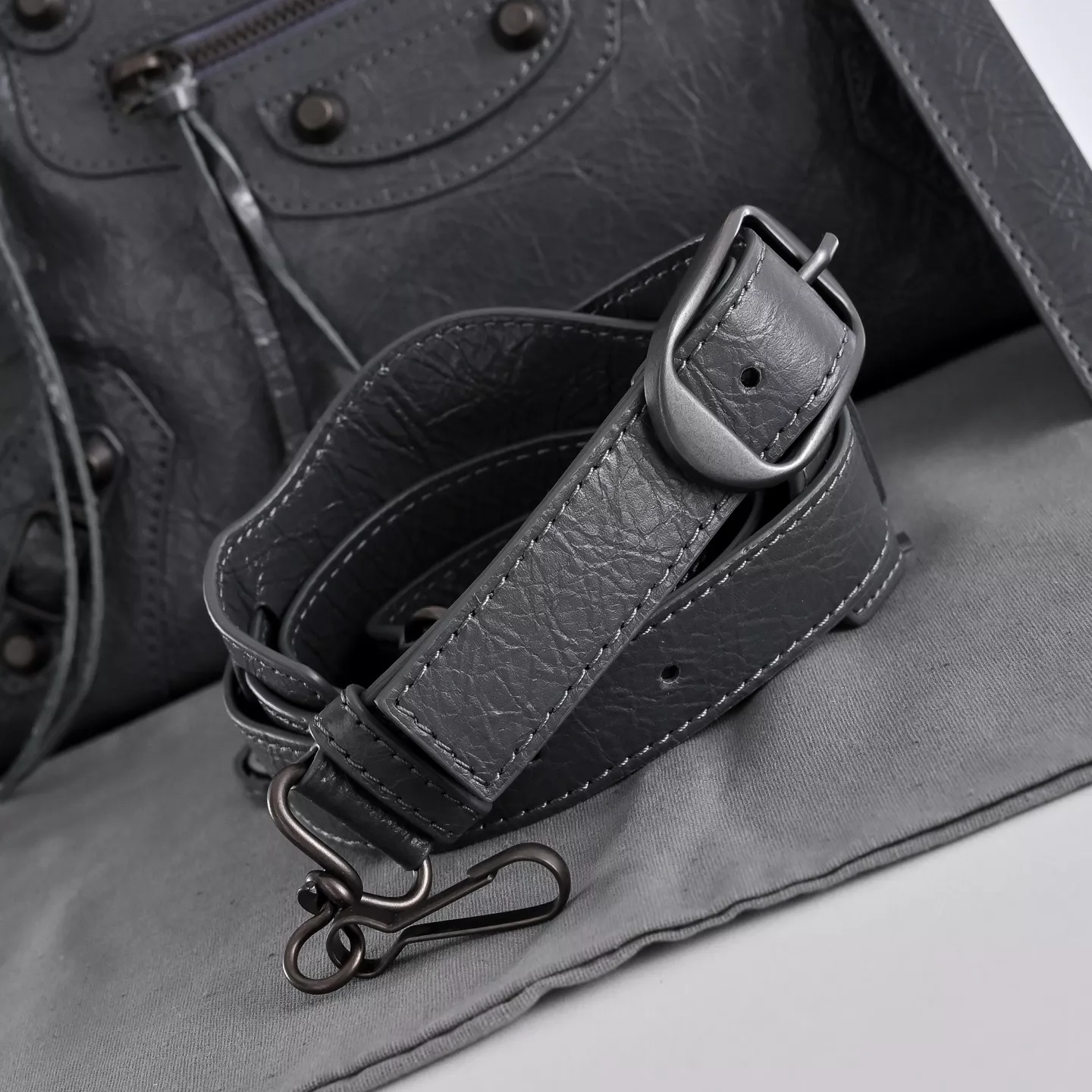 발렌시아가 르시티 폭렬문 양가죽 30cm 토트백 상세 이미지 5
