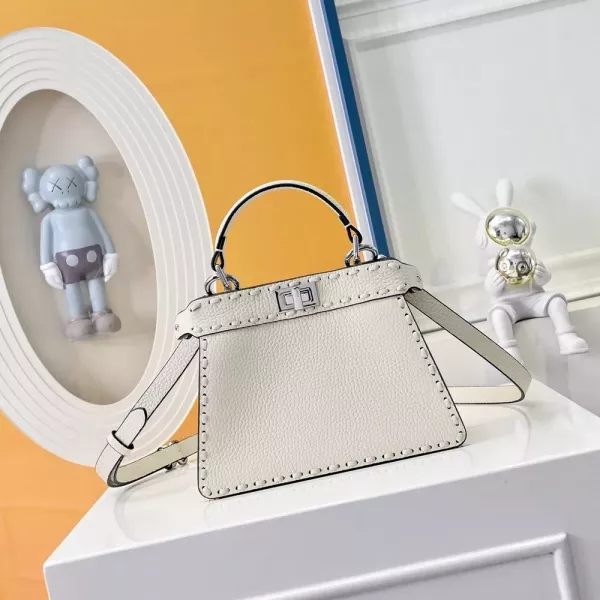 펜디 피카부 아이씨유 리치 그레인 카프스킨 미디엄 토트백