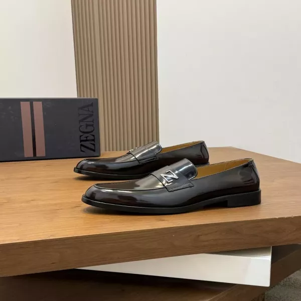 제냐 로고 장식 소가죽 슬립온 로퍼