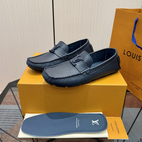 루이비통 아이코닉 LV 장식 카프스킨 슬립온 로퍼