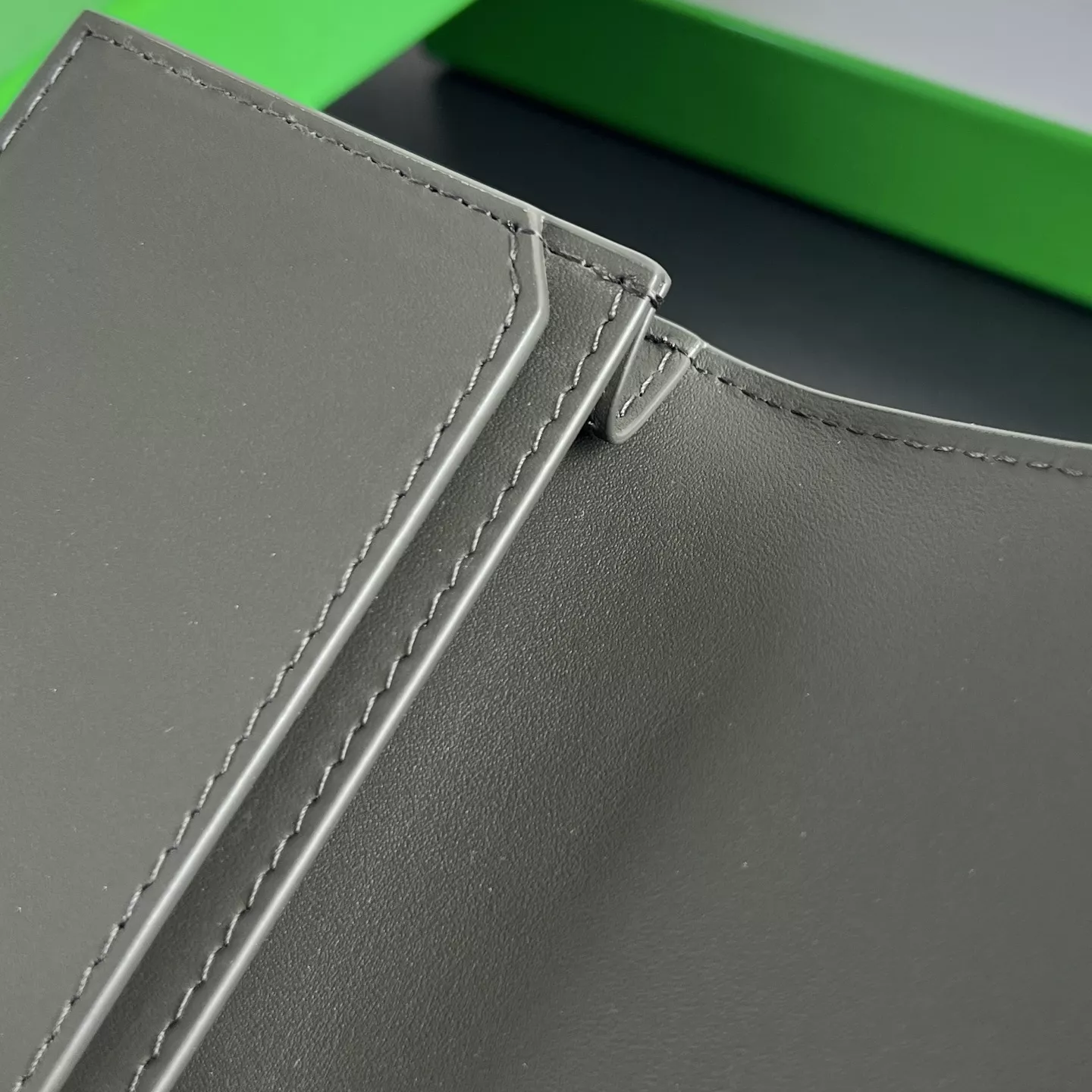 보테가베네타 인트레치아토 아치 디테일 명함 카드지갑 상세 이미지 8
