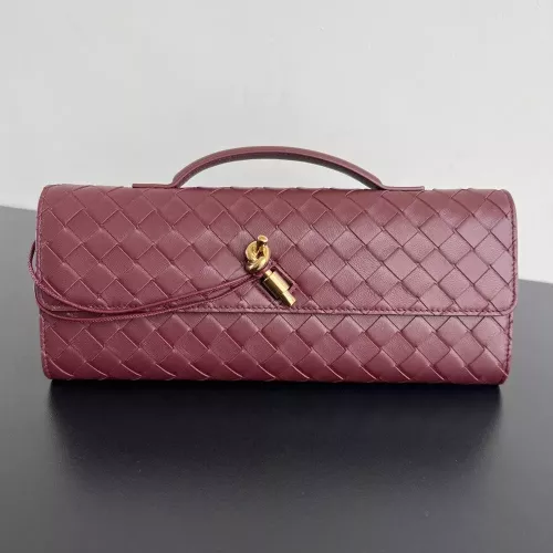보테가베네타 인트레치오 양가죽 매듭 장식 롱 클러치