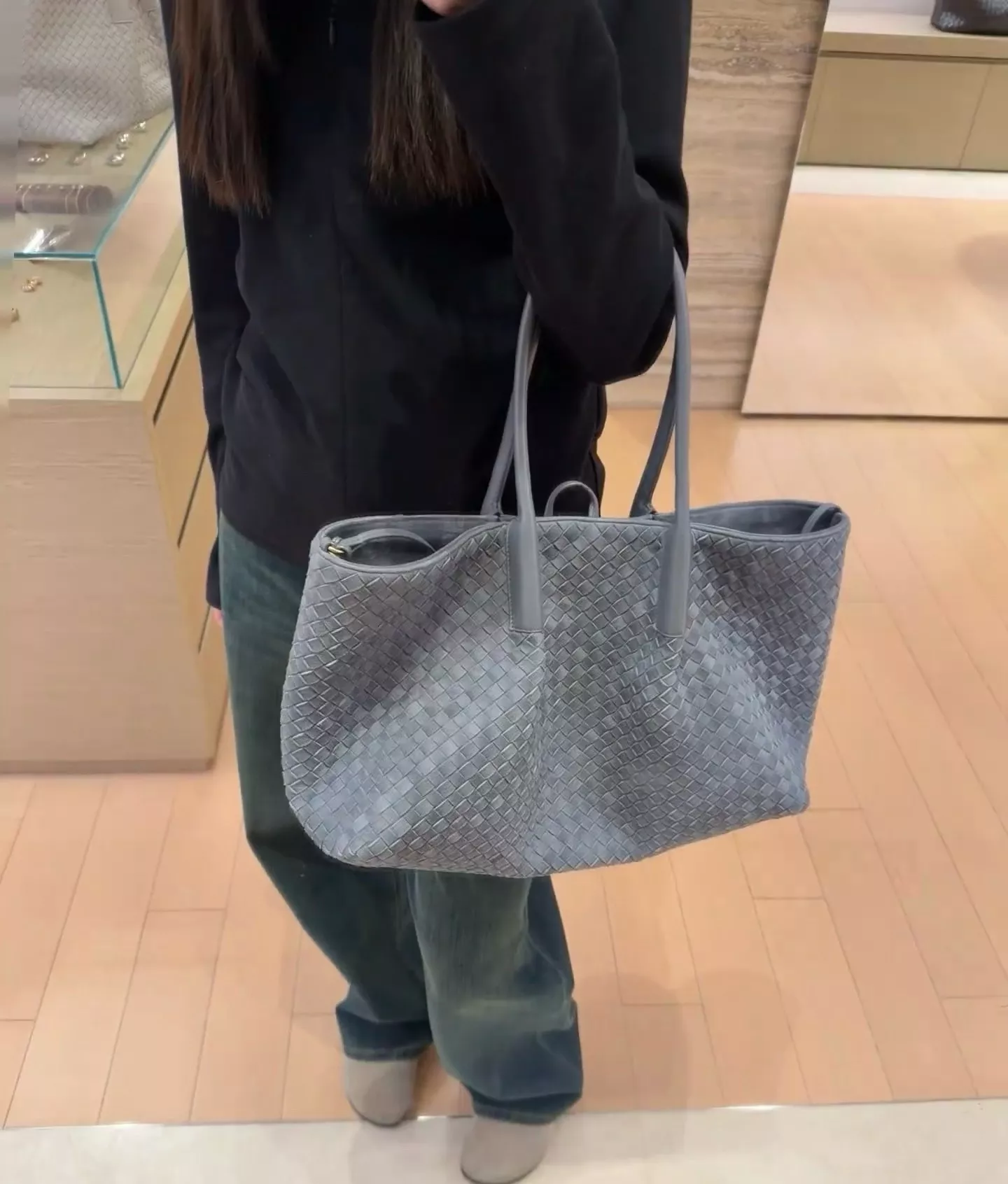 보테가베네타 피나코테카 스웨이드 인트레치아토 대형 토트백 상세 이미지 13