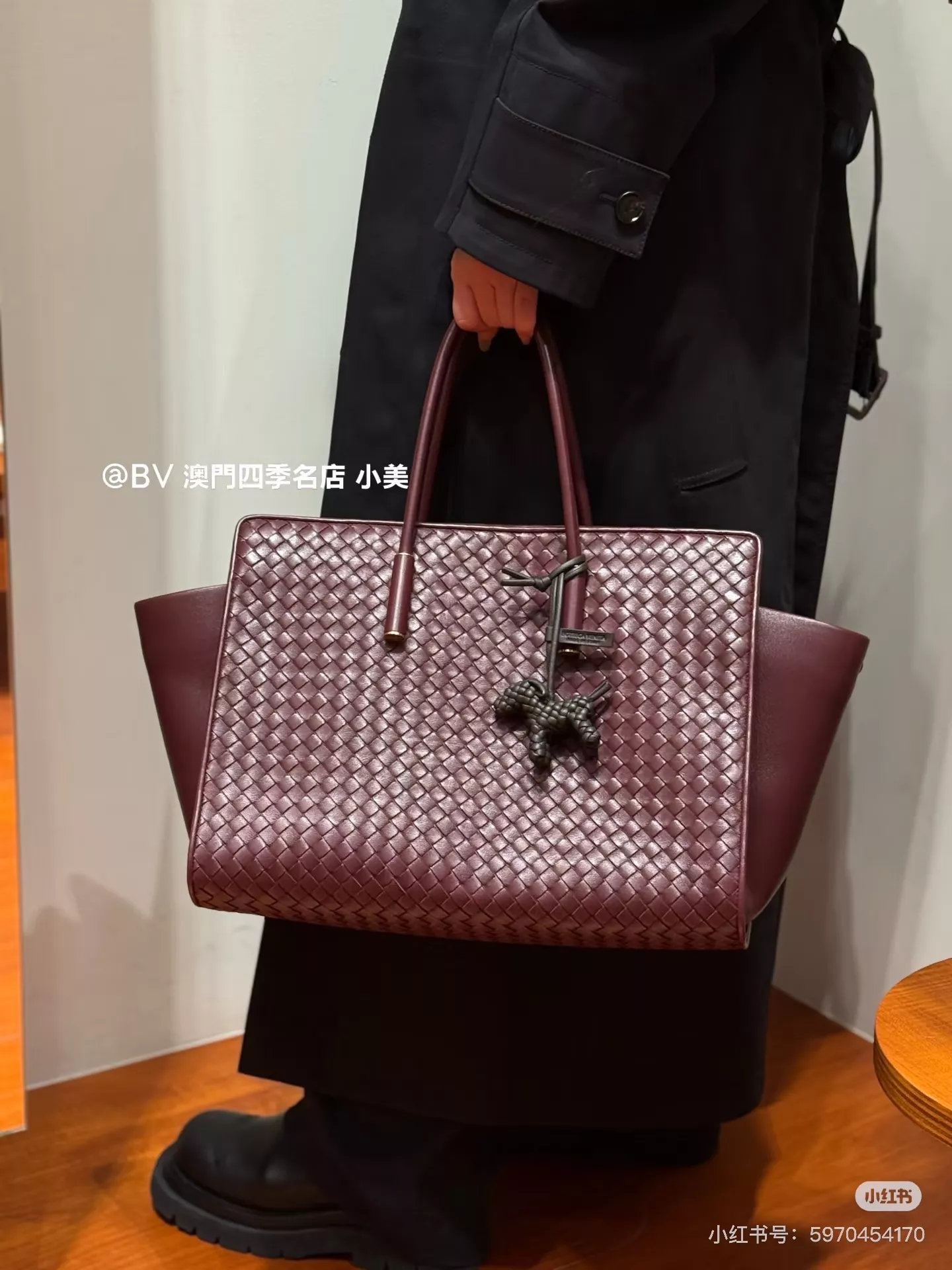 보테가베네타 바르바레 인트레치아토 양가죽 토트백 상세 이미지 14