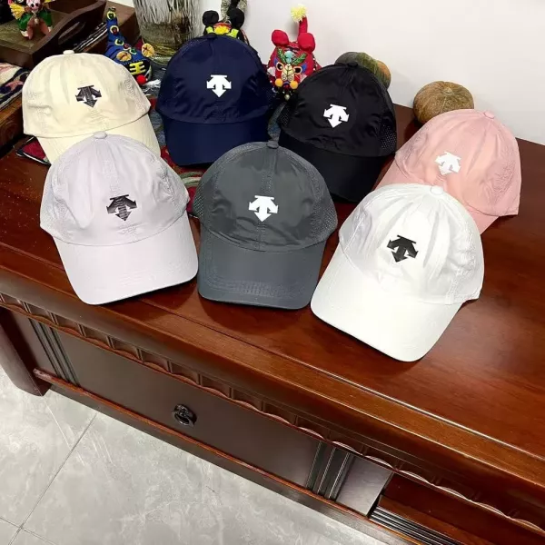 데상트 자수 로고 조절형 속건 볼캡