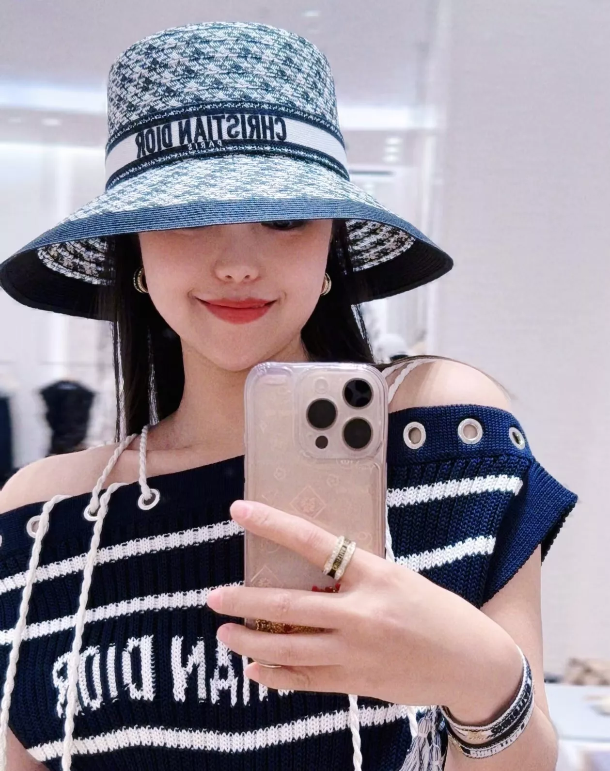 디올 자수 레터링 와이드 브림 버킷햇 상세 이미지 8