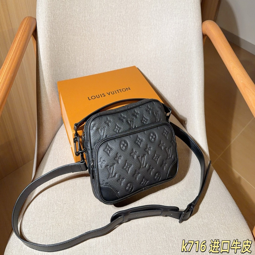 루이비통 엠보 모노그램 NIL 아카이브 카메라백