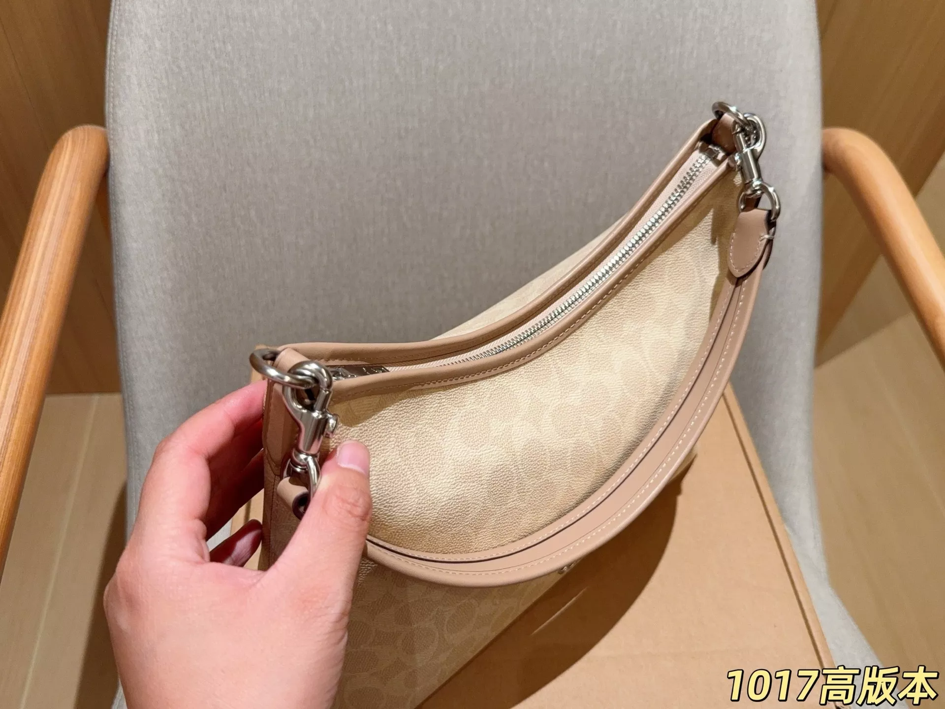 코치 로렐 로고 패턴 언더암 호보백 상세 이미지 7