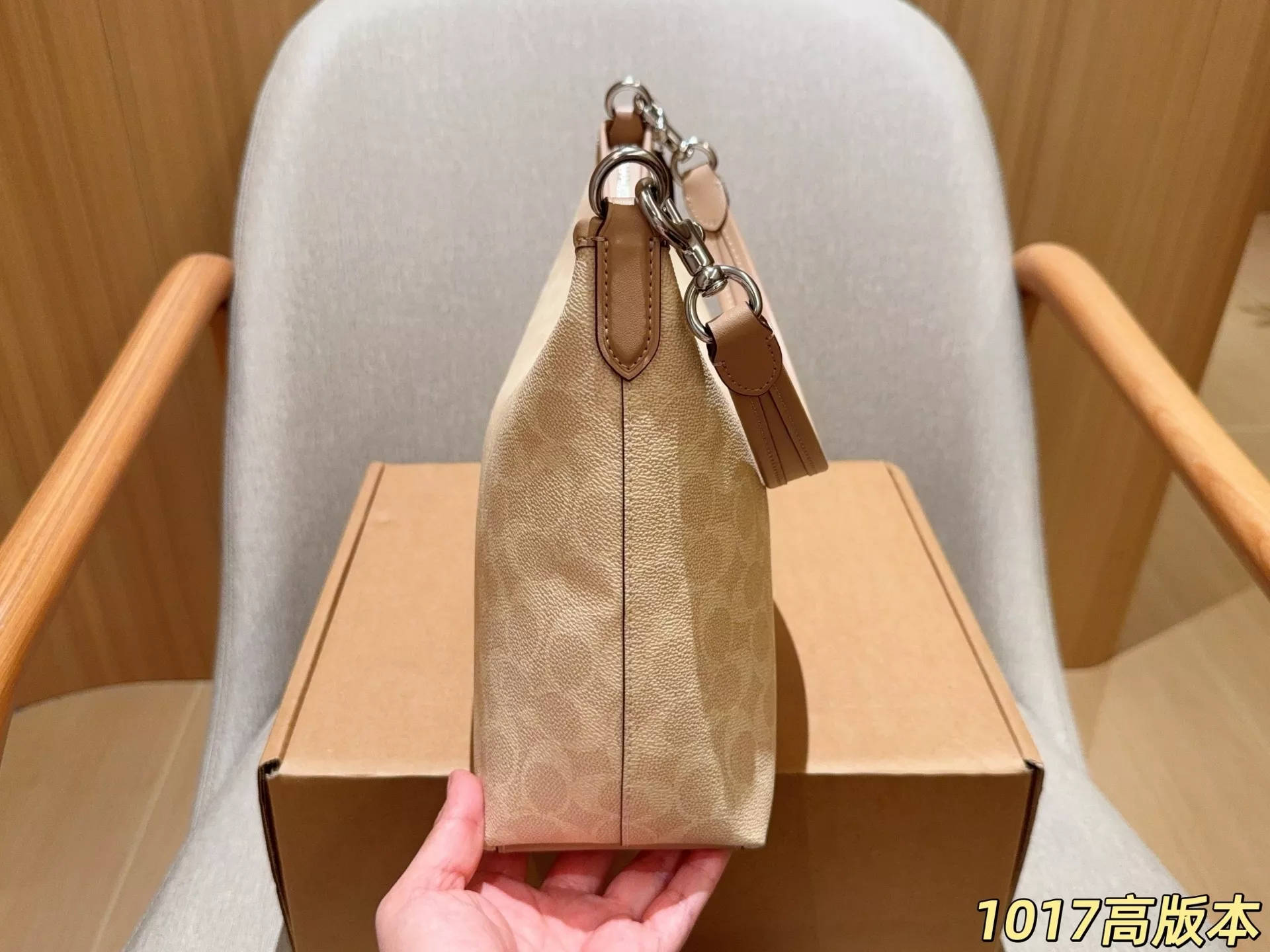 코치 로렐 로고 패턴 언더암 호보백 상세 이미지 5