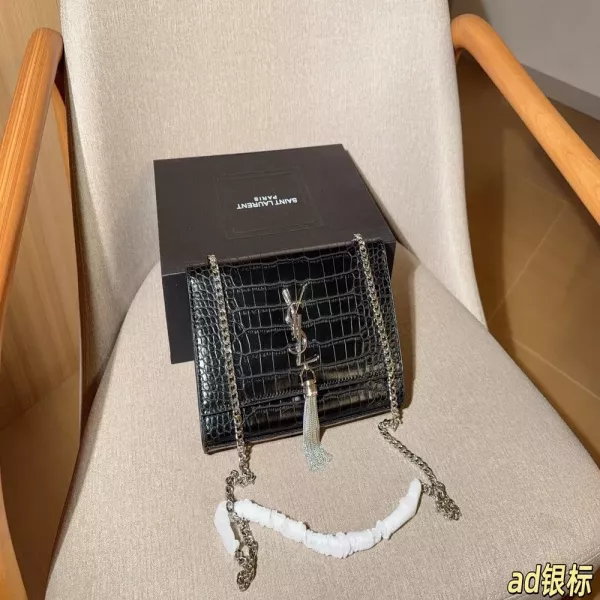 입생로랑 크로커다일 패턴 케이트 체인 태슬 숄더백