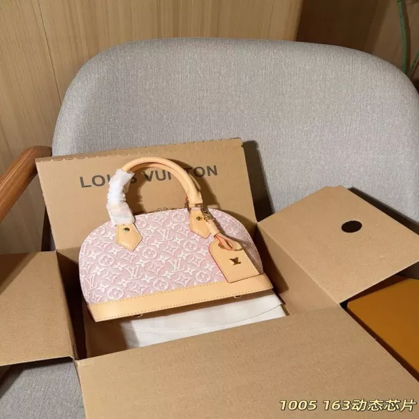 루이비통 알마 BB 엠보 자수 쉘 토트백