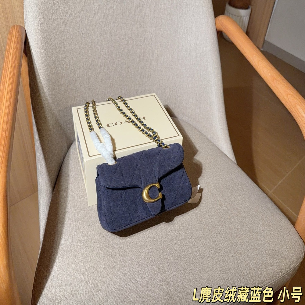코치 스웨이드 네이비 타비 플랩 숄더백