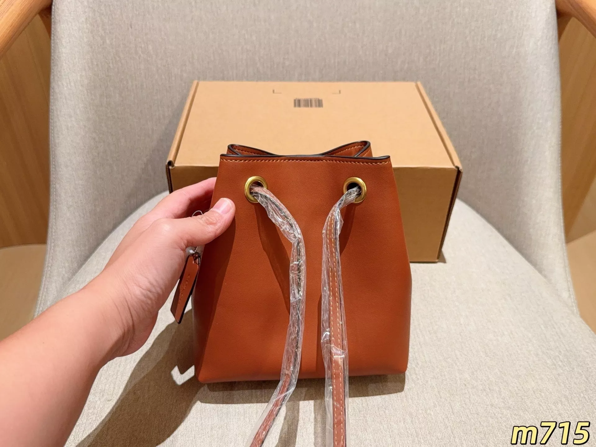 코치 제이드 미니 복주머니 버킷백 상세 이미지 13