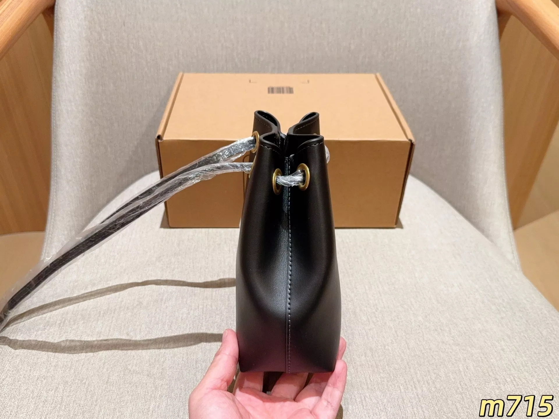 코치 제이드 미니 복주머니 버킷백 상세 이미지 5