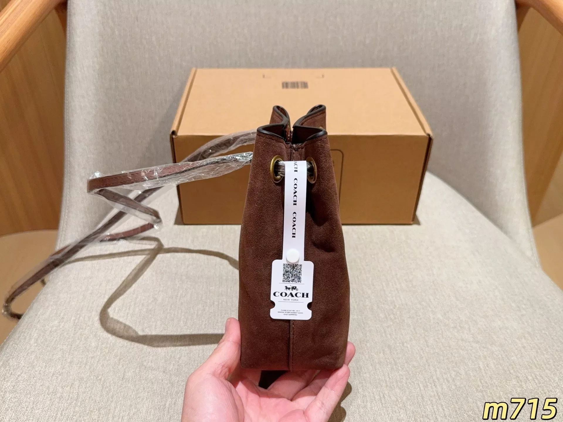 코치 스웨이드 제이드 미니 버킷백 상세 이미지 5