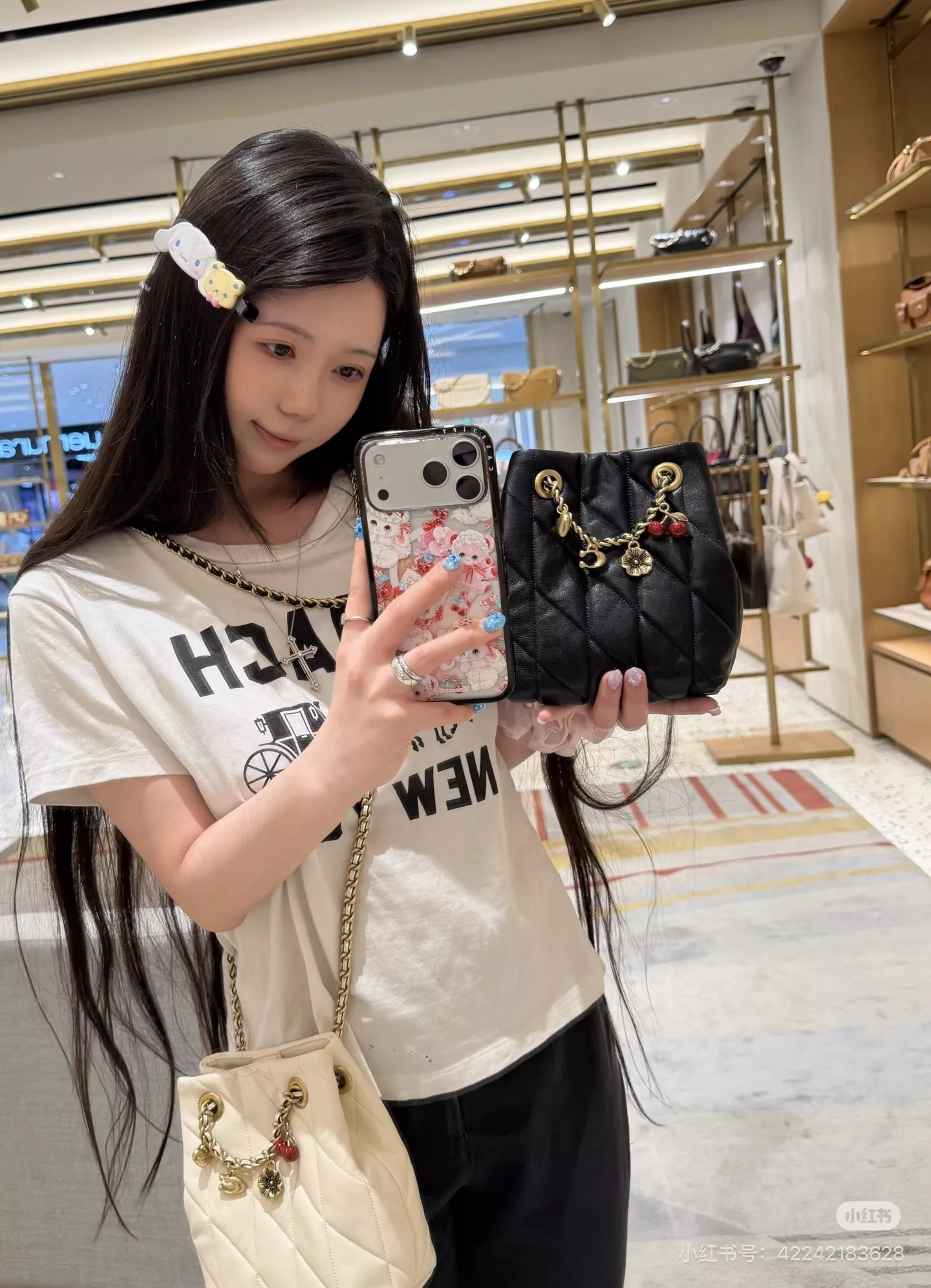 코치 제이드 버킷 미니 드로우스트링백 상세 이미지 18