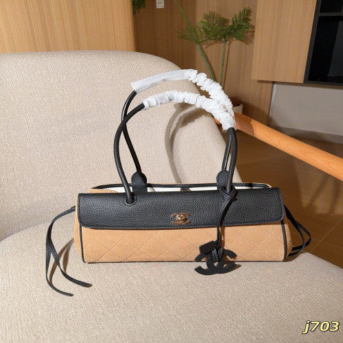 샤넬 스웨이드 배색 26S 대용량 바게트백