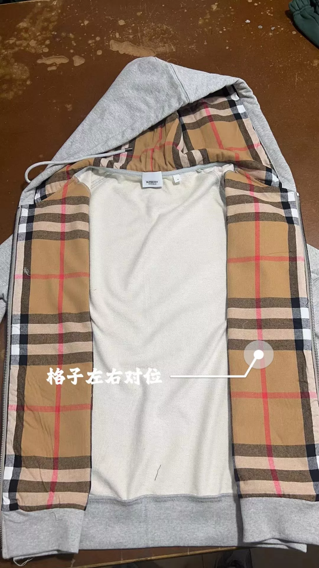 버버리 체크 후드 자수 집업 후드 재킷 상세 이미지 13
