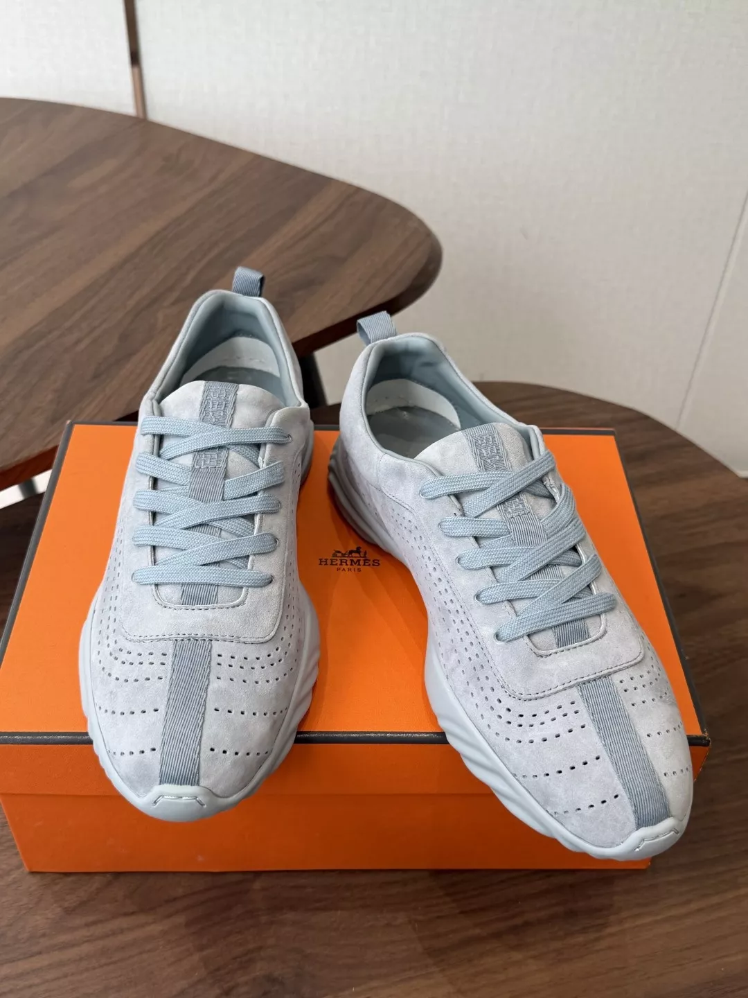 에르메스 제트 시리즈 스웨이드 레이스업 로우탑 스니커즈 상세 이미지 4
