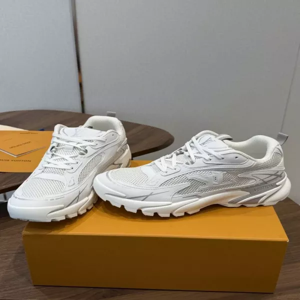 루이비통 타틱 러너 메쉬 패브릭 로우탑 운동화