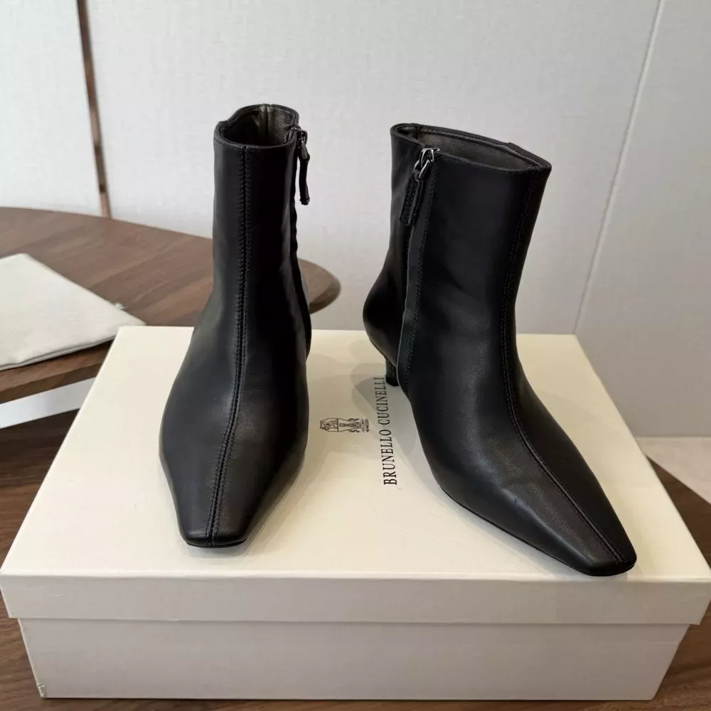 브루넬로쿠치넬리 스틸레토 포인티드 토 앵클 힐 부츠