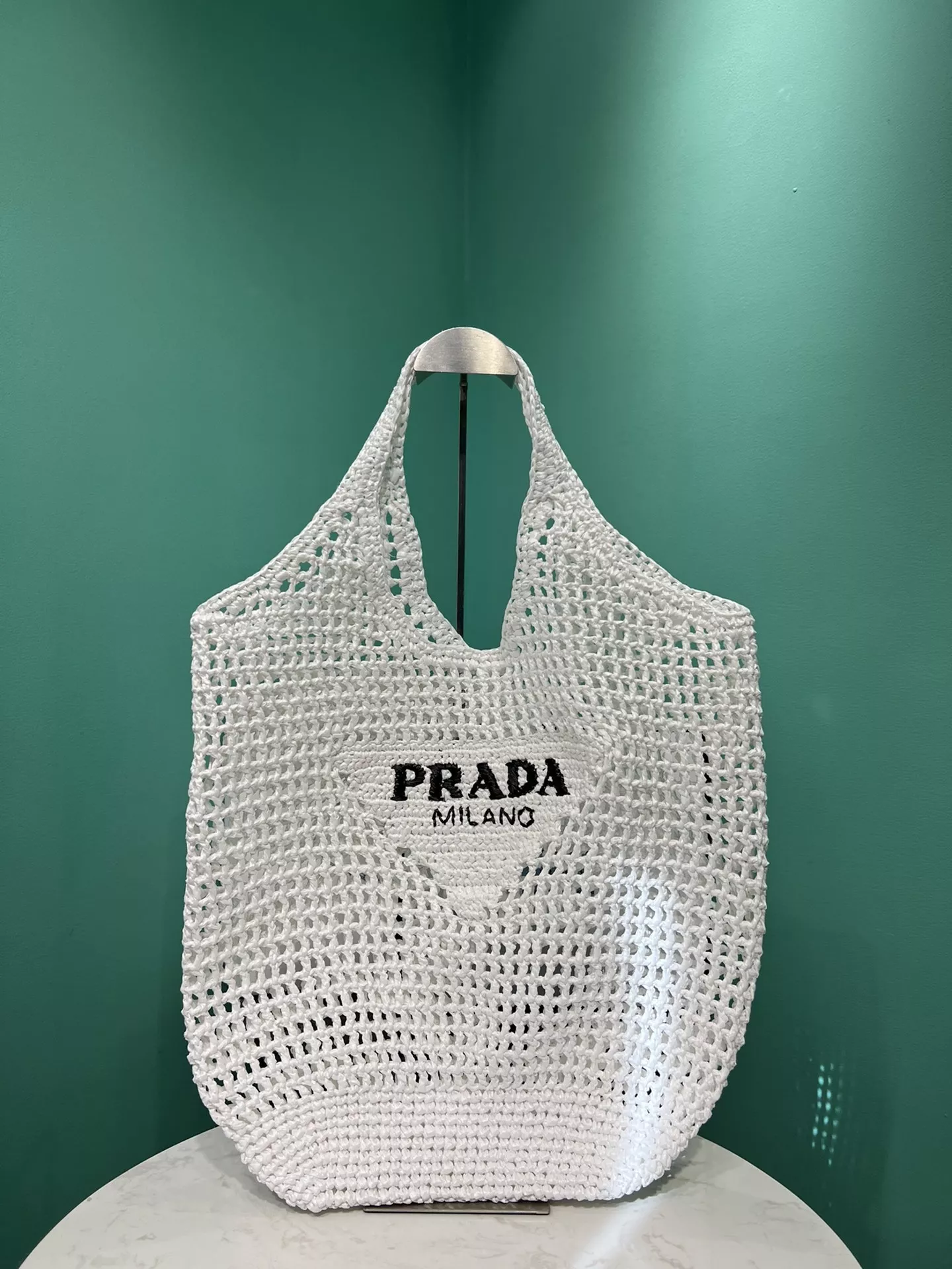 프라다 자수 로고 라피아 해변 토트백 상세 이미지 1