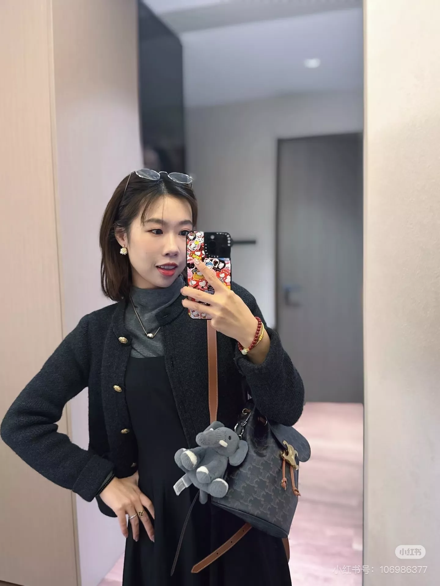 셀린느 트리오페 로고 프린트 브라운 레더 백팩 상세 이미지 63