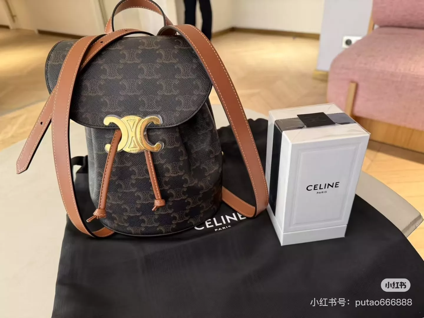 셀린느 트리오페 로고 프린트 브라운 레더 백팩 상세 이미지 23