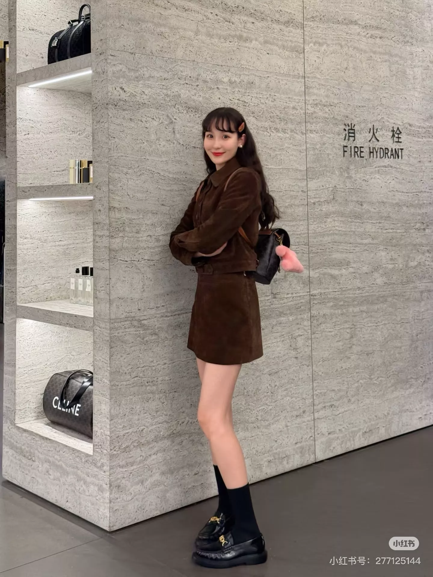 셀린느 트리오페 로고 프린트 브라운 레더 백팩 상세 이미지 51