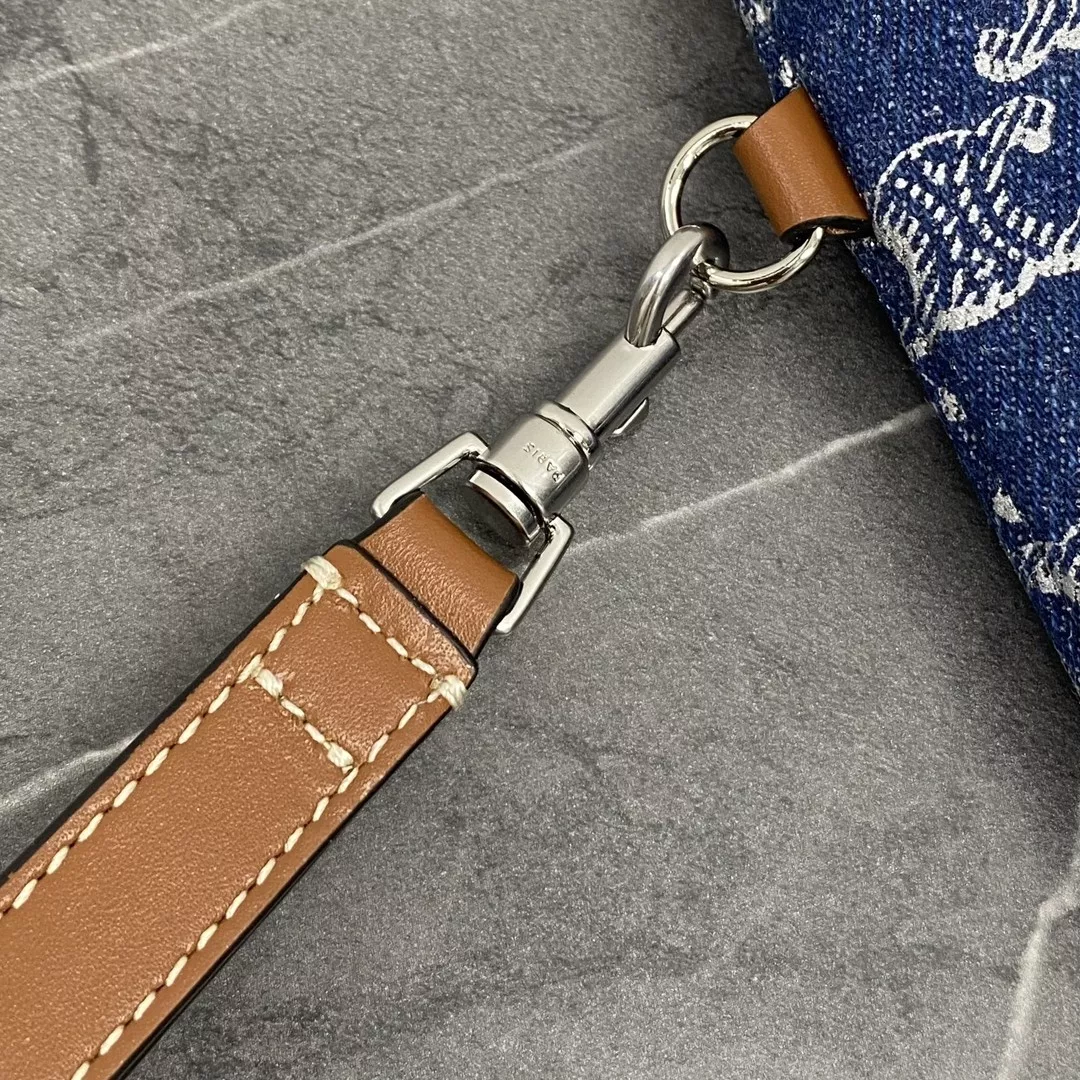 셀린느 트리옹프 자수 데님 손목 스트랩 클러치 상세 이미지 10